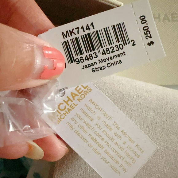 Michael Kors MK7141 42mm Gold-Tone Stainless Steel Case White Silicone Janelle - Picture 3 of 5